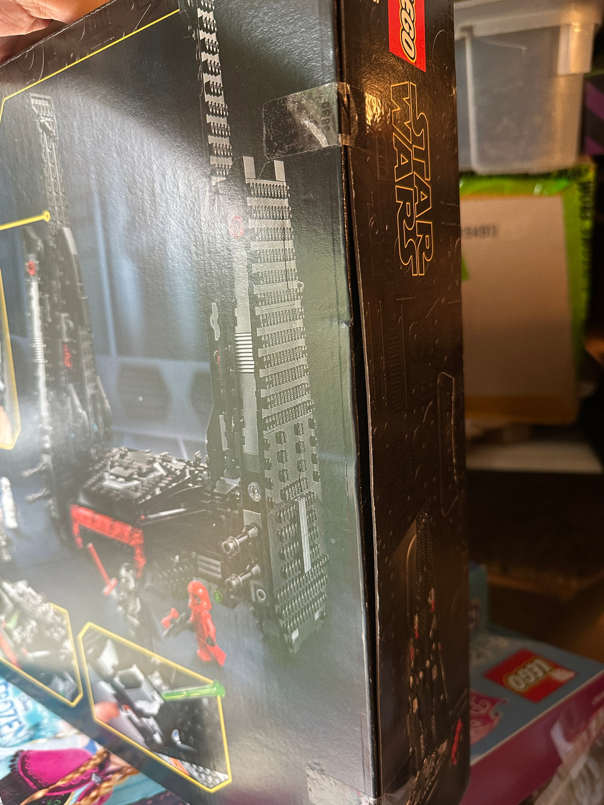 Lego 75256 Kylo Ren Shuttle - Box Damage