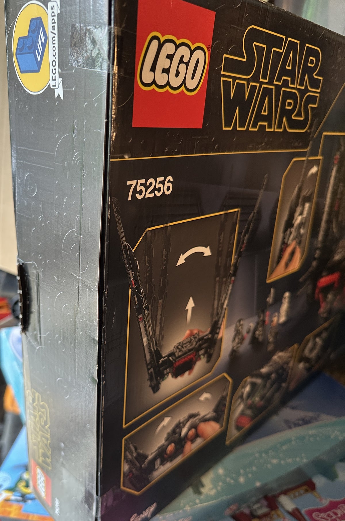Lego 75256 Kylo Ren Shuttle - Box Damage